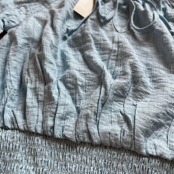 SOLD NEW NWT Francesca’s Blue Rain Chambray Smocked Cropped Long Sleeve Top XS - Picture 6 of 8